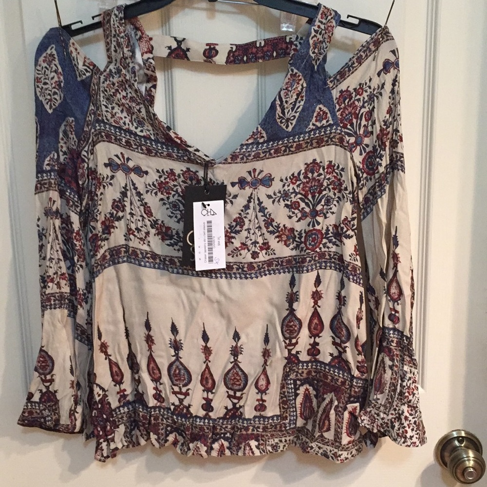 Chaser brand tapestry v bell sleeve top NWT xs